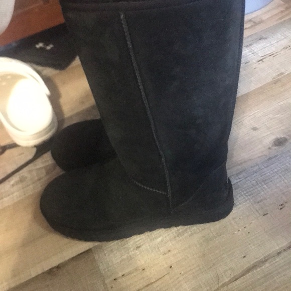 Uggs - Picture 2 of 5